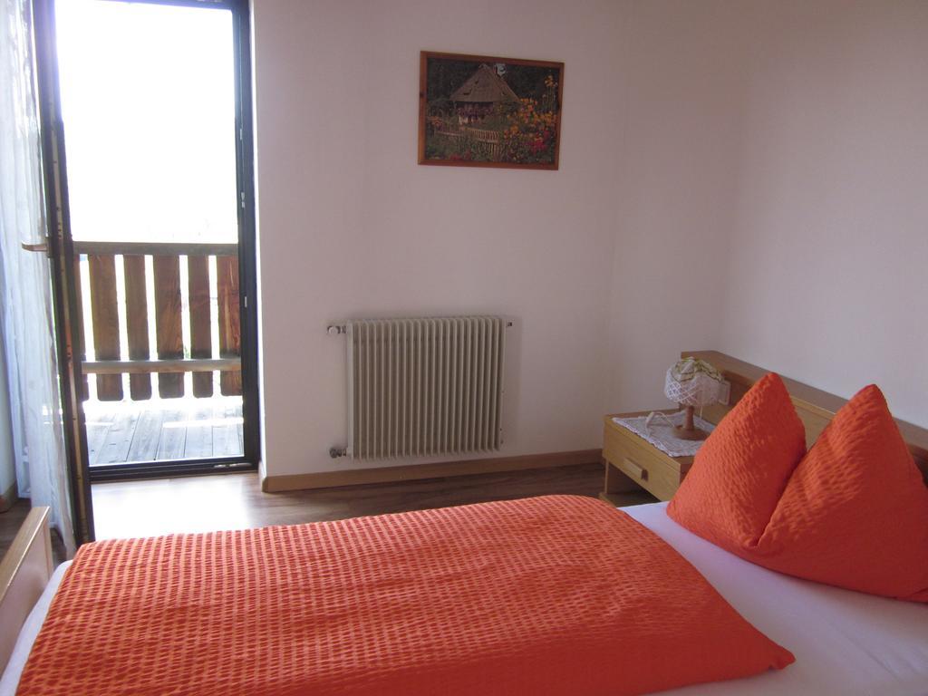 Gasthof Zum Roessl San Genesio Atesino Room photo