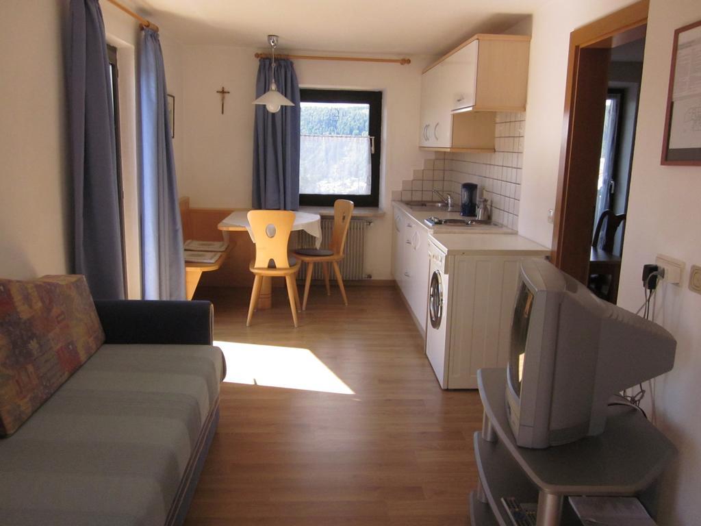 Gasthof Zum Roessl San Genesio Atesino Room photo