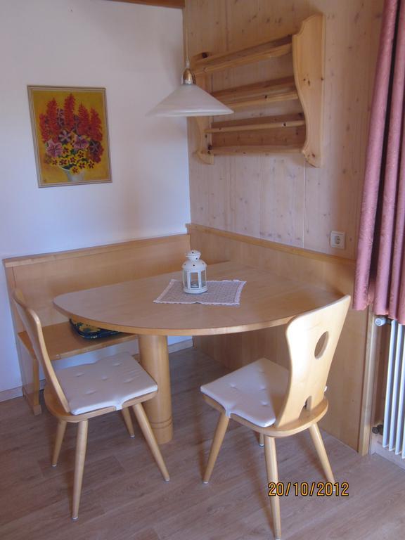 Gasthof Zum Roessl San Genesio Atesino Room photo